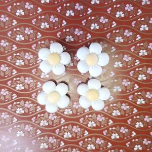 White and Yellow Floral Jibbits